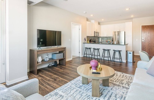 Woodbury Apartment | Modern Apartment in Prime Location (ID7378X68)