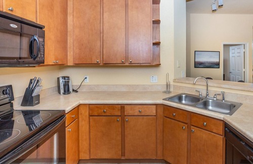 Brandon Apartment | Modern Apartment in Prime Location (ID6446)