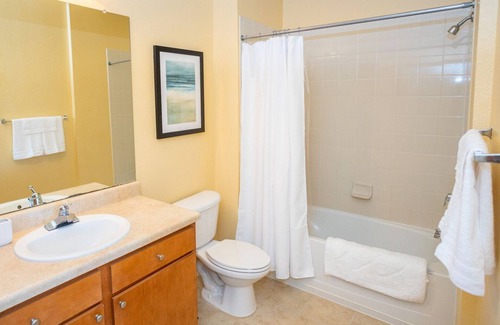 Brandon Apartment | Modern Apartment in Prime Location (ID6446)