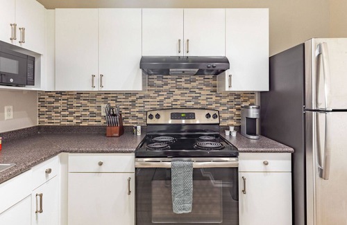 Lewisville Apartment | Modern Apartment in Prime Location (ID9600X63)