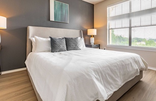 Lewisville Apartment | Modern Apartment in Prime Location (ID9600X63)