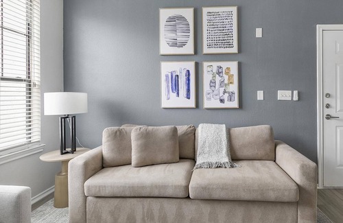 Lewisville Apartment | Modern Apartment in Prime Location (ID6080X18)