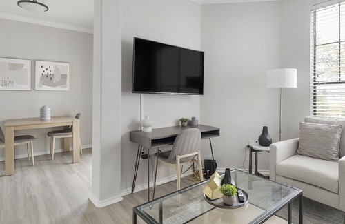 Lewisville Apartment | Modern Apartment in Prime Location (ID6080X18)