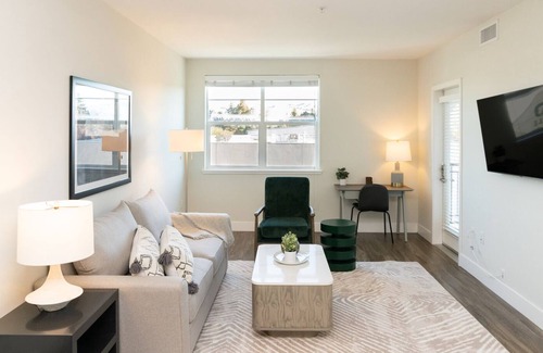 Centerville Apartment | Modern Apartment in Prime Location (ID9011X3)
