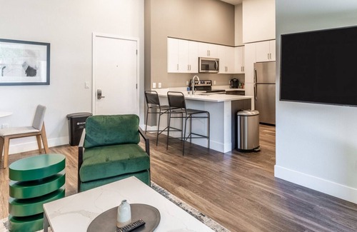 Centerville Apartment | Modern Apartment in Prime Location (ID9011X8)
