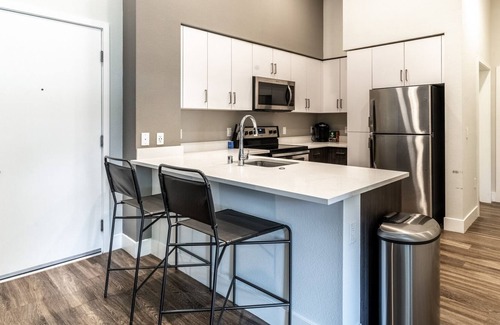 Centerville Apartment | Modern Apartment in Prime Location (ID9011X8)