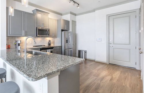 Garland Apartment | Modern Apartment in Prime Location (ID7989X65)