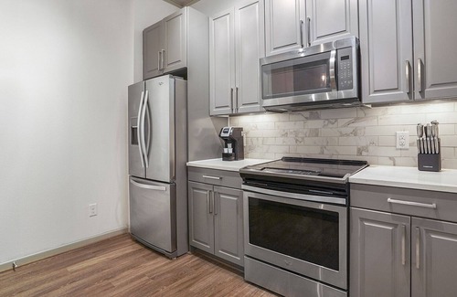Garland Apartment | Modern Apartment in Prime Location (ID9415X18)