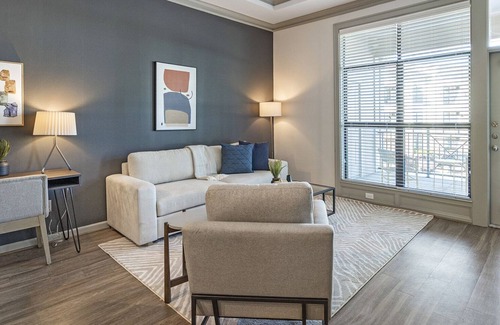 Garland Apartment | Modern Apartment in Prime Location (ID8581X7)