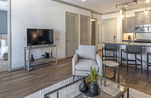 Garland Apartment | Modern Apartment in Prime Location (ID8581X7)