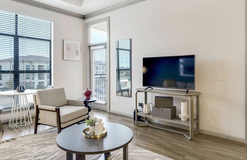 Garland Apartment | Modern Apartment in Prime Location (ID8403X71)