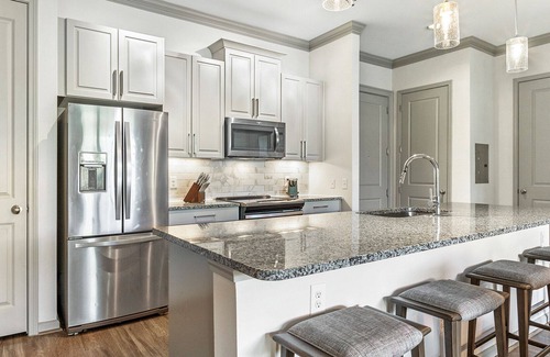 Garland Apartment | Modern Apartment in Prime Location (ID8307X00)