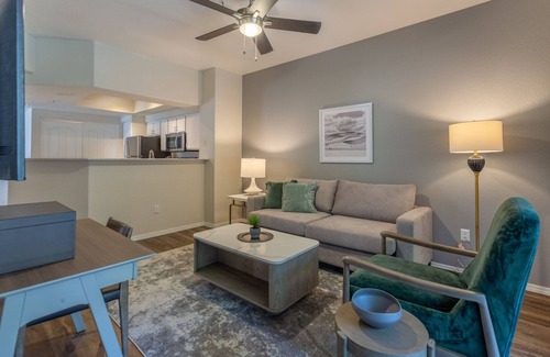 Mesa Apartment | Modern Apartment in Prime Location (ID5140X6)