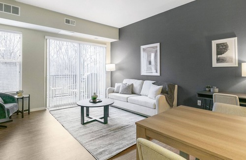 Minnetonka Apartment | Modern Apartment in Prime Location (ID4080X59)