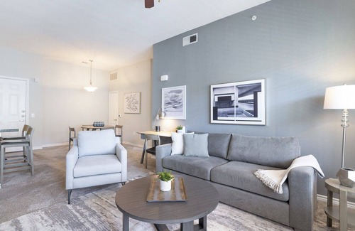 Barker Apartment | Modern Apartment in Prime Location (ID7038X20)