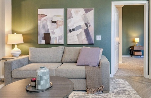 Barker Apartment | Modern Apartment in Prime Location (ID7974X18)