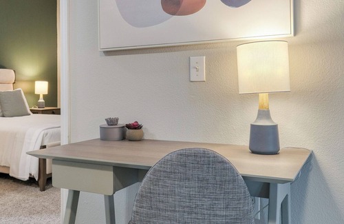 Barker Apartment | Modern Apartment in Prime Location (ID7974X18)