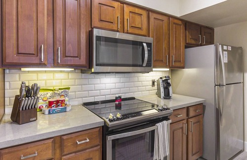 Energy Corridor Apartment | Modern Apartment in Prime Location (ID6447X41)