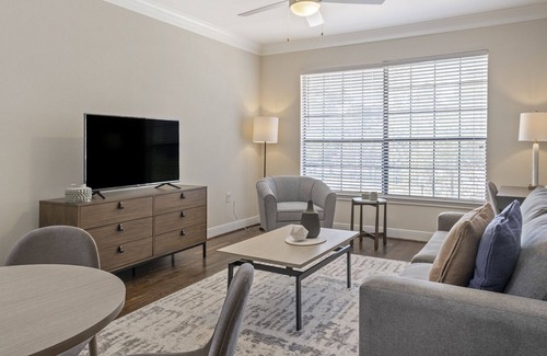 Energy Corridor Apartment | Modern Apartment in Prime Location (ID2680X65)