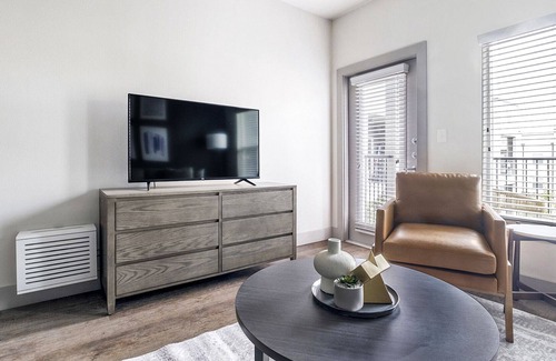 Barker Apartment | Modern Apartment in Prime Location (ID1243X191)