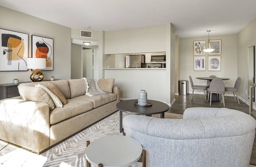 Cordova Apartment | Modern Apartment in Prime Location (ID2764X48)