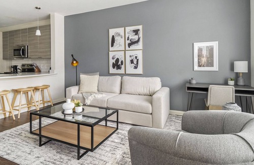 Crabtree Apartment | Modern Apartment in Prime Location (ID1267X878)