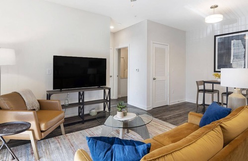 Norfolk - Virginia Beach Apartment | Modern Apartment in Prime Location (ID4693X56)