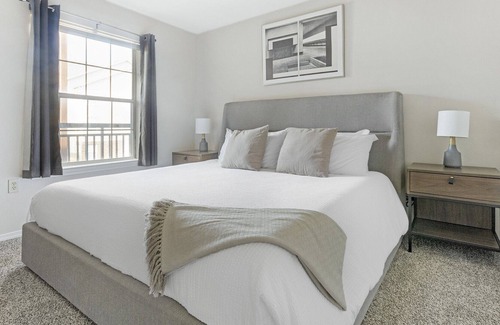 Greenwich Apartment | Modern Apartment in Prime Location (ID7807X89)