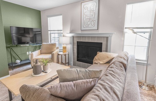 Wichita Apartment | Modern Apartment in Prime Location (ID9304X07)