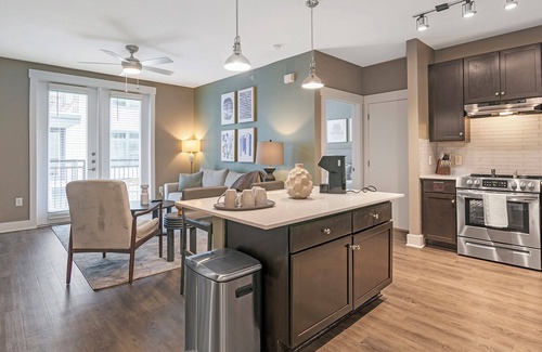 Allandale Apartment | Modern Apartment in Prime Location (ID1166X331)