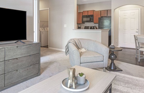 Carmel Apartment | Modern Apartment in Prime Location (ID9979X33)
