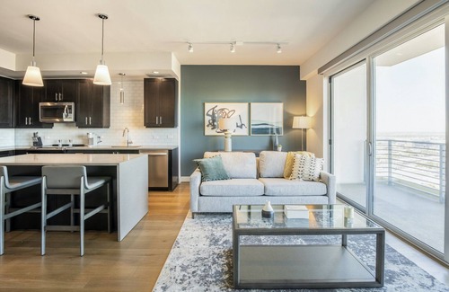 Uptown Apartment | Modern Apartment in Prime Location (ID355)