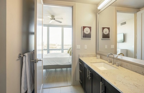 Uptown Apartment | Modern Apartment in Prime Location (ID355)