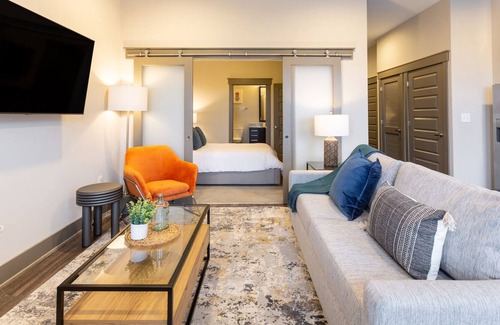 Vickery Meadow Apartment | Modern Apartment in Prime Location (ID3132)