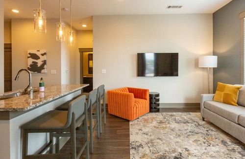 Vickery Meadow Apartment | Modern Apartment in Prime Location (ID917)