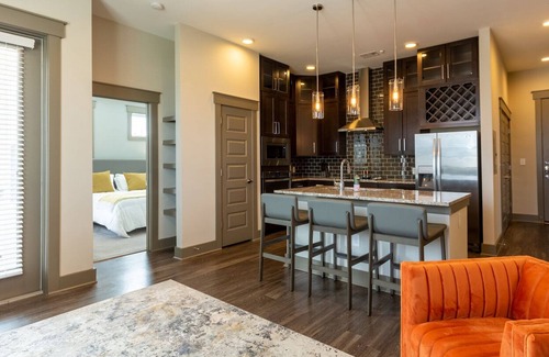 Vickery Meadow Apartment | Modern Apartment in Prime Location (ID917)