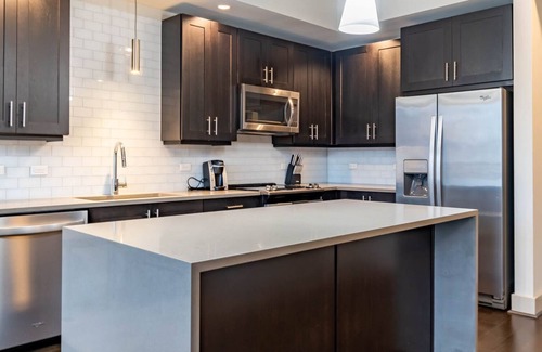 Uptown Apartment | Modern Apartment in Prime Location (ID1513X37)