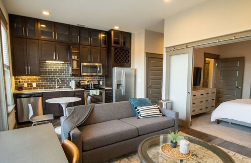 Vickery Meadow Apartment | Modern Apartment in Prime Location (ID1949)