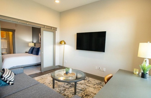 Vickery Meadow Apartment | Modern Apartment in Prime Location (ID1949)