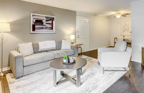 Vickery Meadow Apartment | Modern Apartment in Prime Location (ID6721X00)