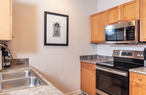 Durham Apartment | Modern Apartment in Prime Location (ID7307)