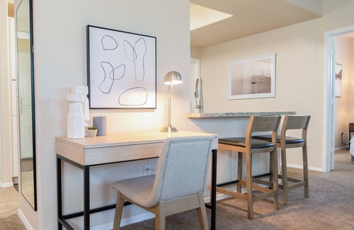 Cortaro Apartment | Modern Apartment in Prime Location (ID8048X83)