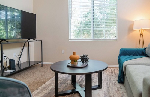 Cortaro Apartment | Modern Apartment in Prime Location (ID8048X83)