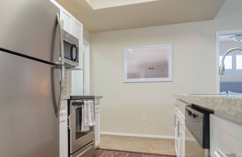Cortaro Apartment | Modern Apartment in Prime Location (ID8048X83)