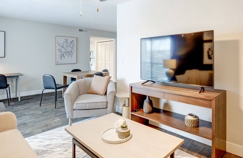 Murray Apartment | Modern Apartment in Prime Location (ID7943X90)