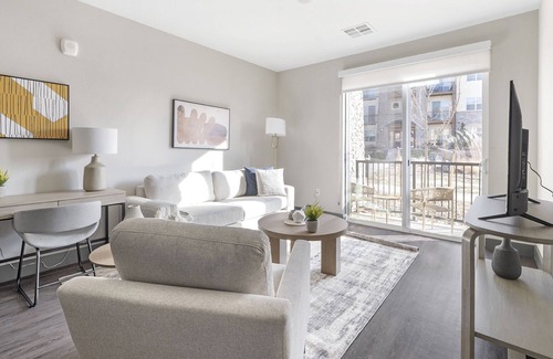 Parker Apartment | Modern Apartment in Prime Location (ID8595X86)