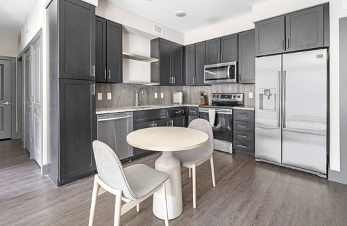 Parker Apartment | Modern Apartment in Prime Location (ID8595X86)