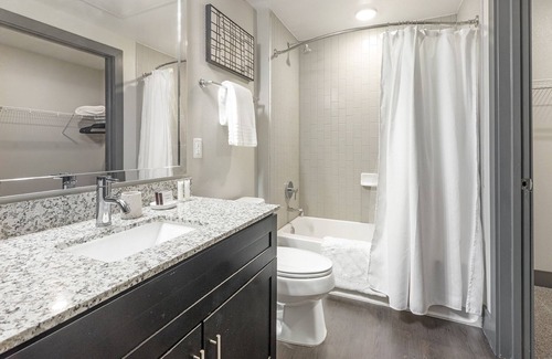 Parker Apartment | Modern Apartment in Prime Location (ID8595X86)