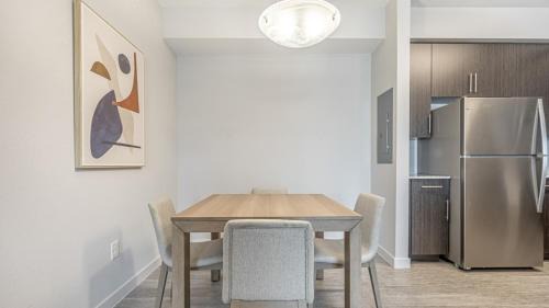 Three Oaks Apartment | Modern Apartment in Prime Location ID6805X00