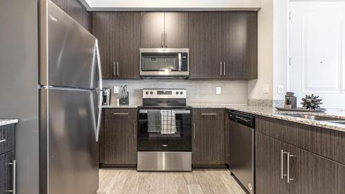 Three Oaks Apartment | Modern Apartment in Prime Location ID6805X00